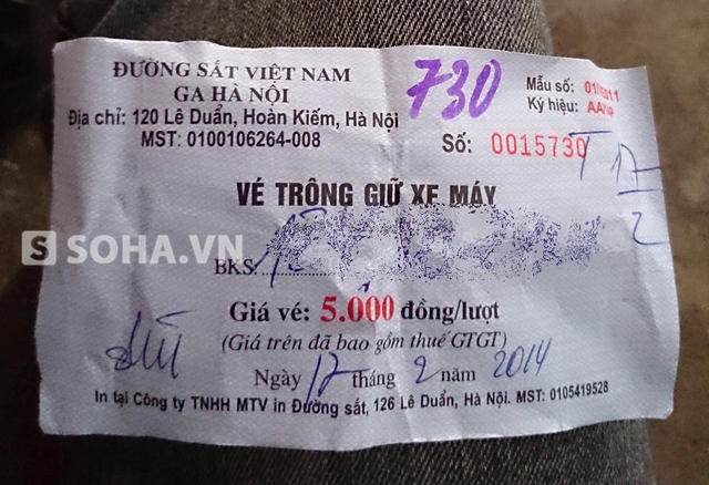 Vé trông giữ xe máy của điểm trông giữ xe Ga Hà Nội trên phố Trần Quý Cáp thu 5.000 đồng/lượt. (ảnh do độc giả cung cấp).