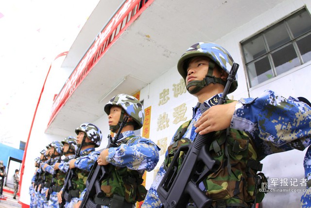 Quân đội Trung Quốc đóng quân trái phép trên đảo Gạc Ma.