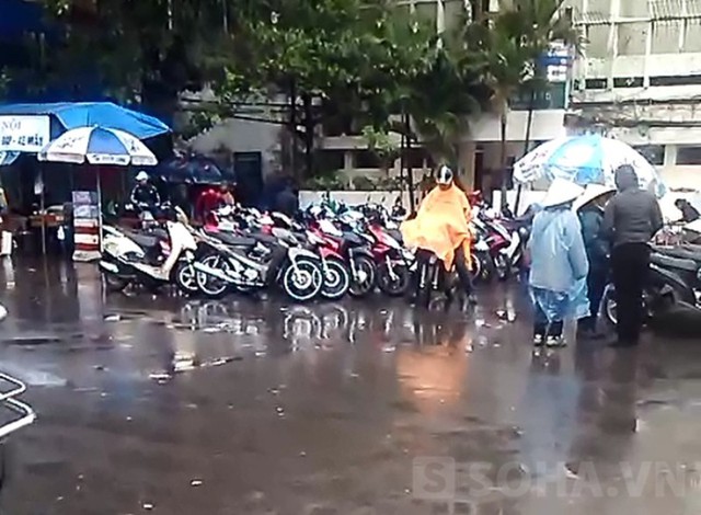Bãi gửi xe tại ga Hà Nội nằm trên đường Lê Duẩn
