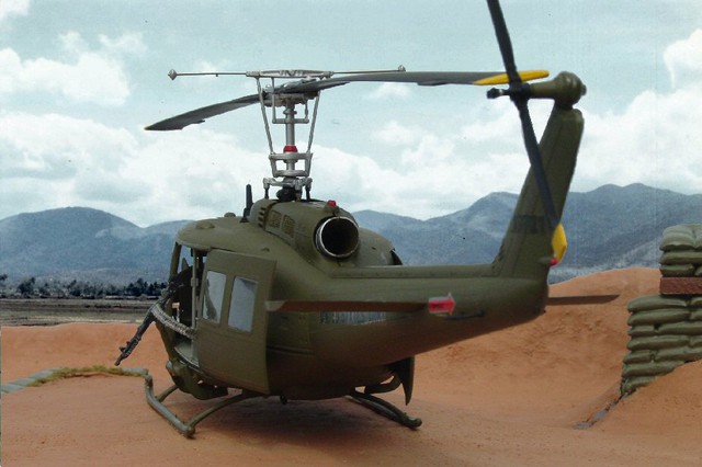 Dễ dàng nhận ra sự sai khác khi so sánh với chiếc trực thăng UH-1 của Mỹ