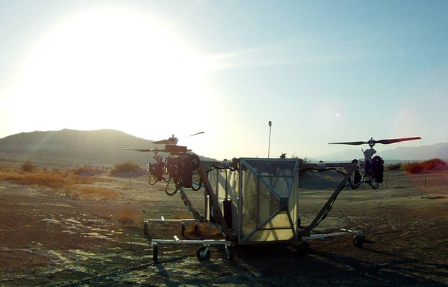 Thông tin trên được hãng Defense Update cho biết, theo đó chiếc xe bay này là sự kết hợp giữa chiếc xe việt dã chạy trên mọi địa hình, gắn thêm 8 động cơ trực thăng hai bên, do hãng Advanced Tactics (AT) ở California chế tạo.