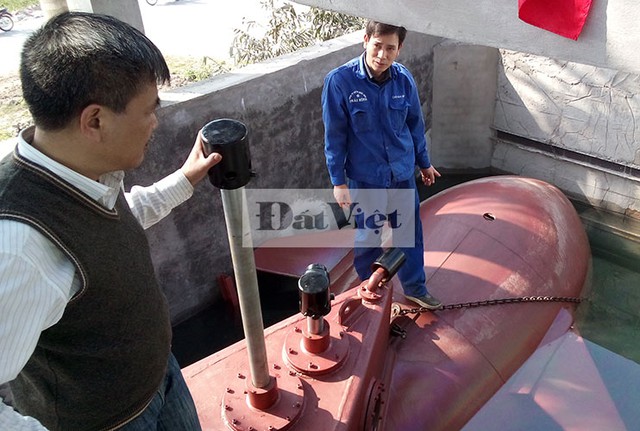 “Vấn đề cố định tàu không khó giải quyết, nhưng vấn đề với chiếc bể sẽ khiến tôi phải tính toán kỹ lưỡng, cứ càng thử nghiệm, tàu ngầm Trường Sa càng phát sinh nhiều vấn đề, nhưng tôi đều giải quyết được, vì thế tôi tin sẽ không có gì khó khăn cả” – ông Nguyễn Quốc Hòa chia sẻ.