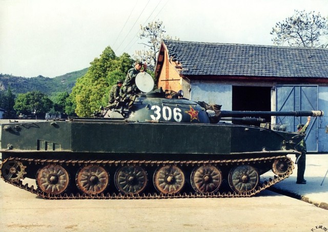 Xe tăng hạng nhẹ Type-63