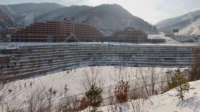  	Khu trượt tuyết được nhà lãnh đạo Triều Tiên khẳng định là đạt "đẳng cấp quốc tế".