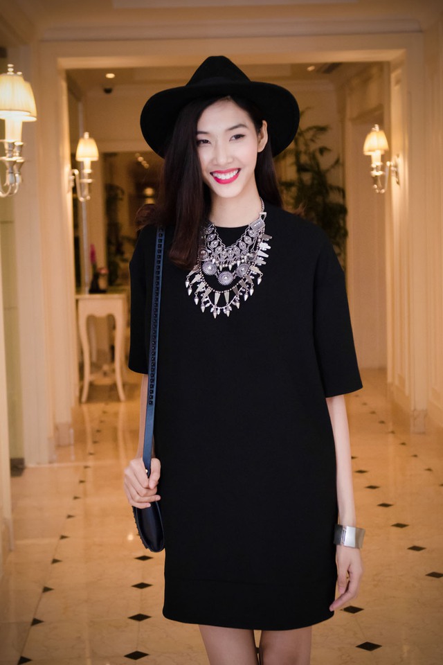 Cô là người mẫu Việt Nam đầu tiên được sải bước trên sàn catwalk tại London Fashion Week.