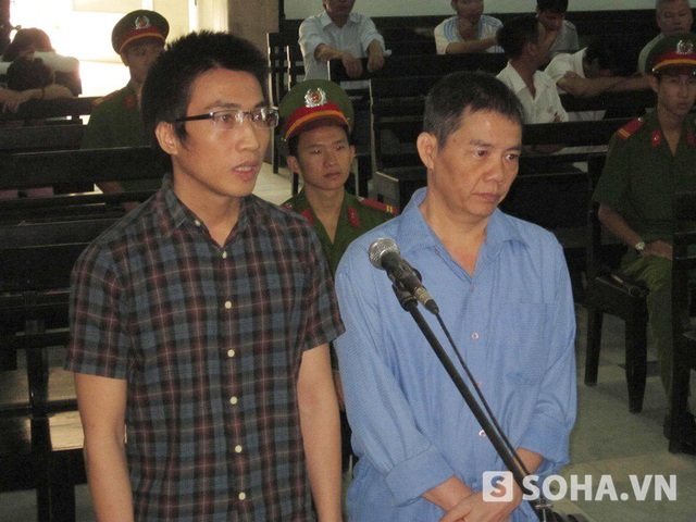 Bị cáo Hùng và Hà tại phiên tòa.