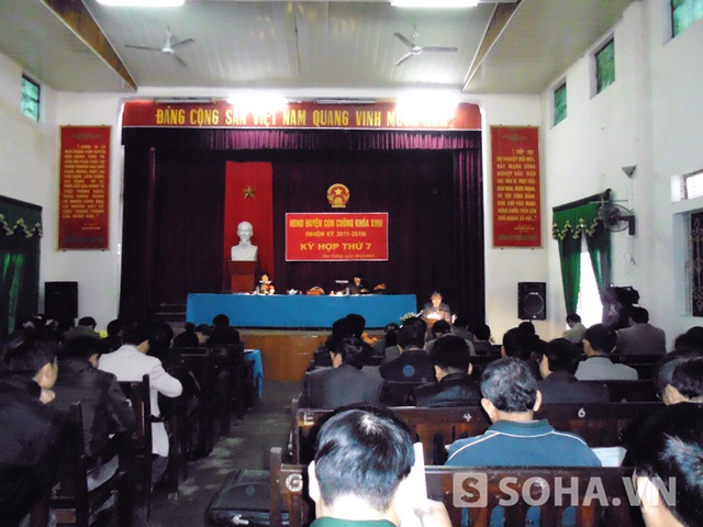 	Tại kỳ họp thứ 7 Hội đồng nhân dân Huyện Con Cuông Khoá XVIII, nhiệm kỳ 2011- 2016, đã ra Nghị quyết bãi miễn đại biểu Hội đồng nhân dân đối với Lang anh Hưng.