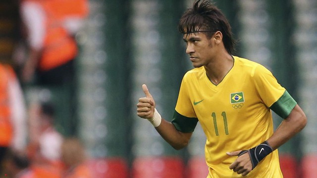Neymar trong màu áo ĐT Brazil