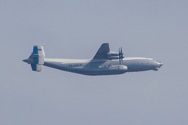 Máy bay vận tải An-22.