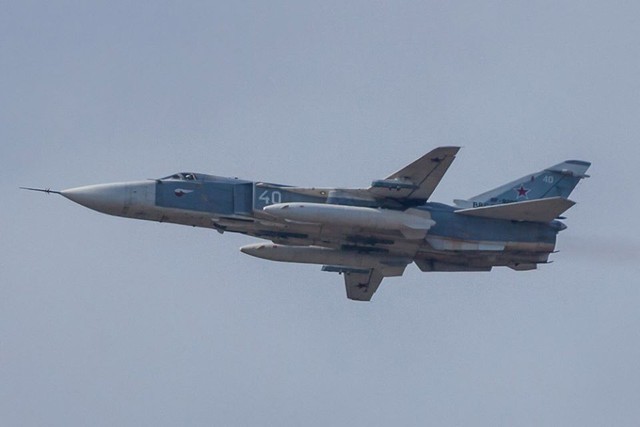 Máy bay Su-24.   