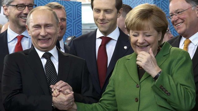 Tổng thống Nga Putin và Thủ tướng Đức Merkel.