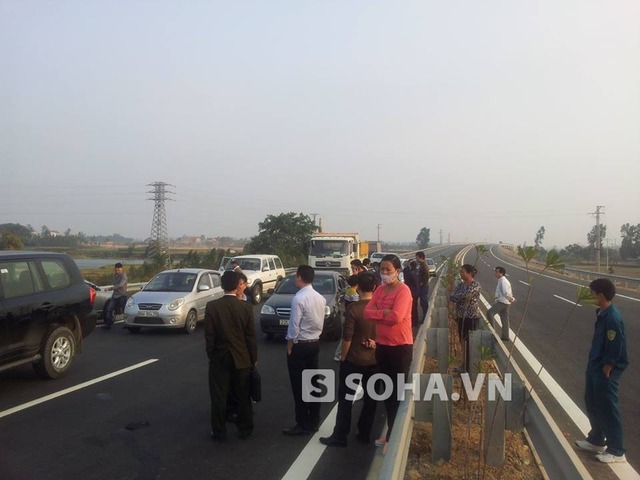 	Tất cả các phương tiện bị chặn đường trên cao tốc Hà Nội - Lào Cai