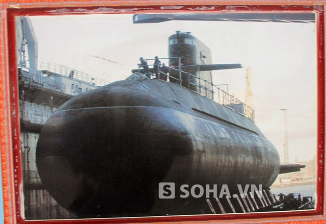 Tàu ngầm mang tên “Hà Nội” (1 trong số 6 chiếc Kilo do Nga sản xuất), chuẩn bị được biên chế vào lực lượng hải quân Việt Nam.