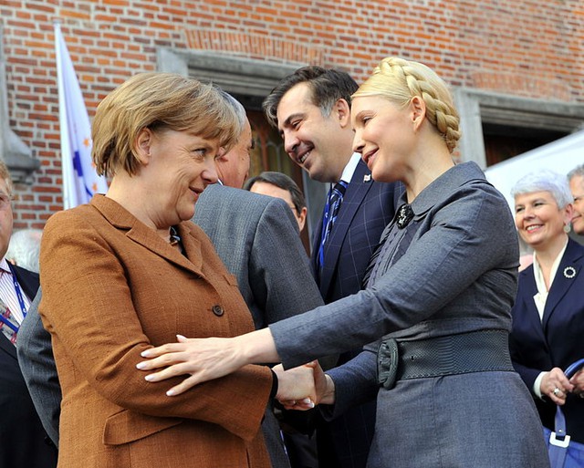 Bà Tymoshenko và Thủ tướng Đức Angela Merkel.