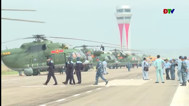 Cận cảnh dàn 12 chiếc trực thăng của Không quân Việt Nam lần đầu xuất hiện tại sân bay Điện Biên- Ảnh 6.