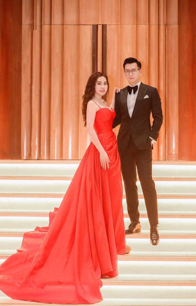Hoa hậu Phan Kim Oanh gợi cảm sánh đôi cùng MC Thế Cương- Ảnh 1.