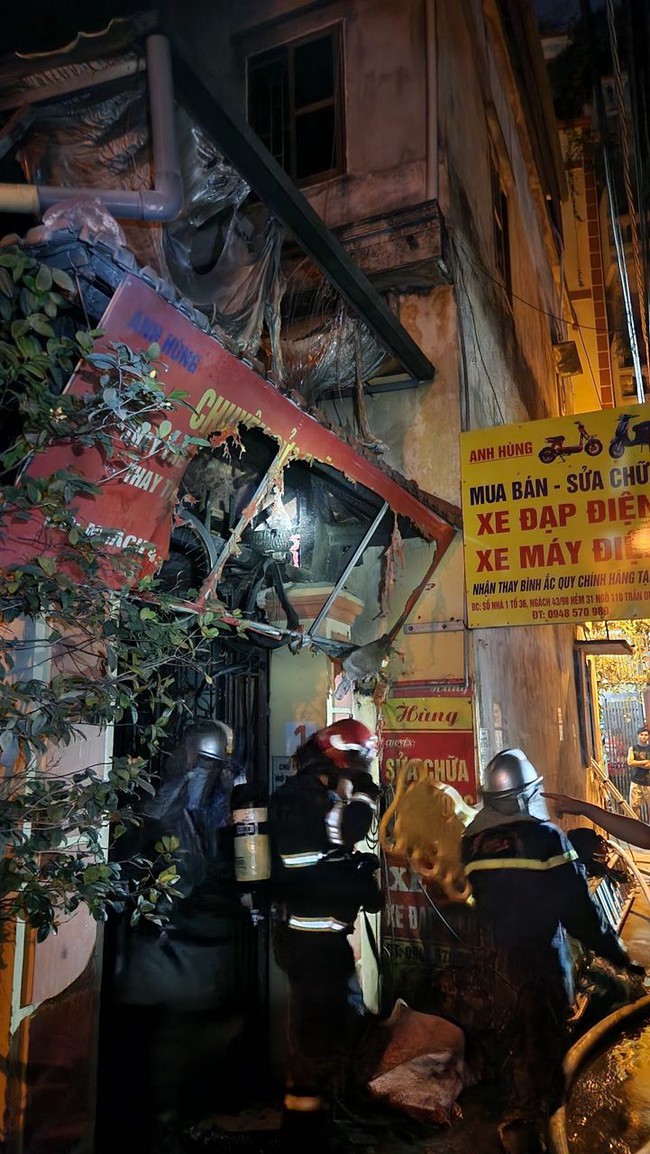Hiện trường vụ cháy nhà trọ ở Trung Kính khiến 14 người tử vong- Ảnh 9.
