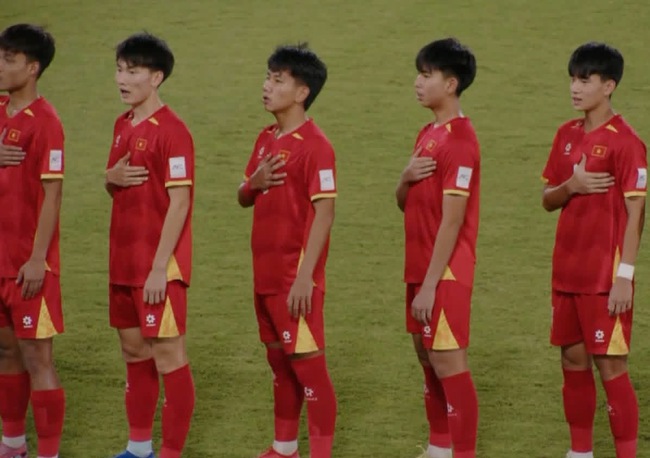 Diễn biến trận U17 Việt Nam vs U17 Australia: HLV Roland d&ugrave;ng đội h&igrave;nh tấn c&ocirc;ng! - Ảnh 1.