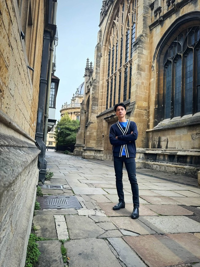 Chủ tịch ACB Trần H&ugrave;ng Huy &ldquo;khoe&rdquo; đi học tại Oxford, doanh nh&acirc;n Cường Đ&ocirc; La liền b&igrave;nh luận 1 c&acirc;u - Ảnh 1.