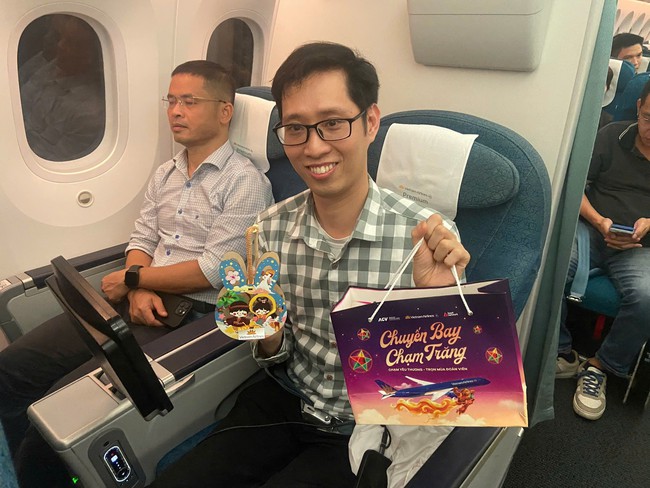 Việt Nam vừa xuất hiện 1 chuyến bay đặc biệt, tất cả h&agrave;nh kh&aacute;ch đều được tặng qu&agrave; ở độ cao tr&ecirc;n 10.000 m - Ảnh 7.