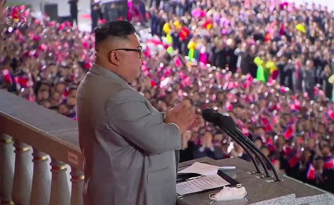 Chủ tịch Triều Tiên Kim Jong-un có bài phát biểu hiếm hoi trong lễ duyệt binh mừng ngày thành lập đảng - Ảnh 2.