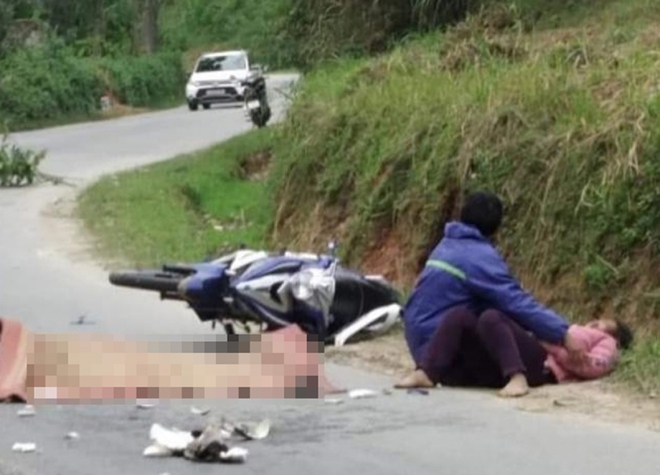 Va chạm với xe tải, chồng tử vong, vợ bị thương nặng - Ảnh 1.