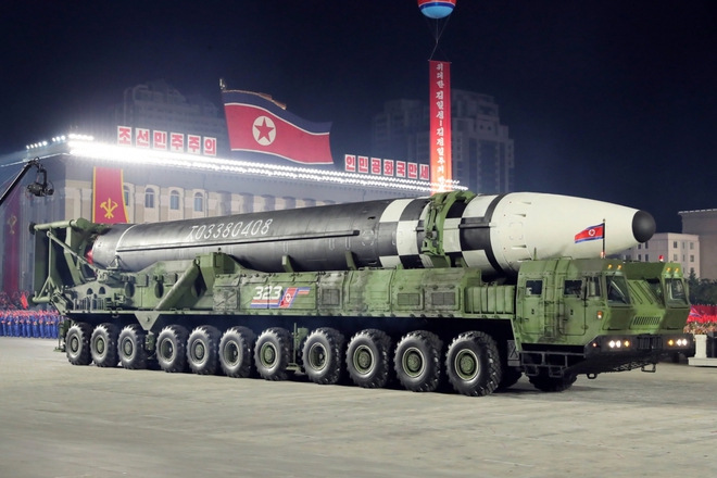 Thứ nguy hiểm hơn cả tên lửa đạn đạo liên lục địa Triều Tiên vừa ra mắt - Ảnh 2.