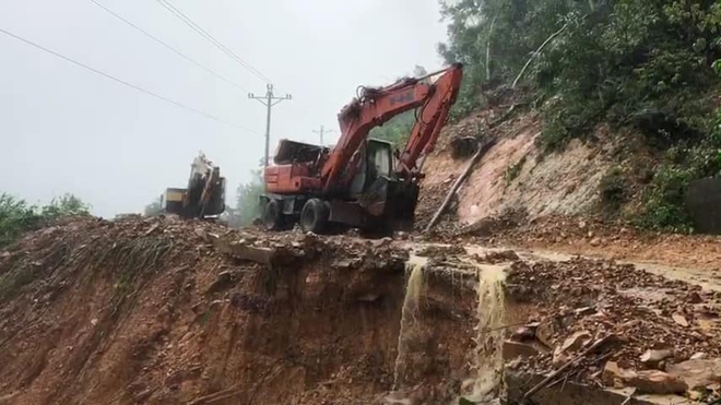 Sự cố Rào Trăng 3: Hiện 30 người bị mất liên lạc, quân đội chủ trì việc giải cứu - Ảnh 2.