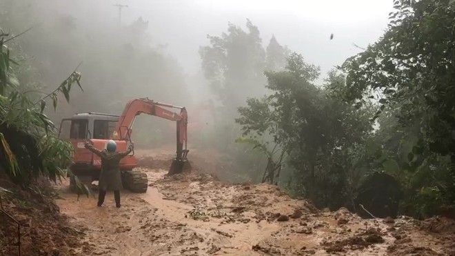 Trực thăng xuất hiện ở khu vực thuỷ điện Rào Trăng 3, quân đội tiếp tục vào hiện trường - Ảnh 10.