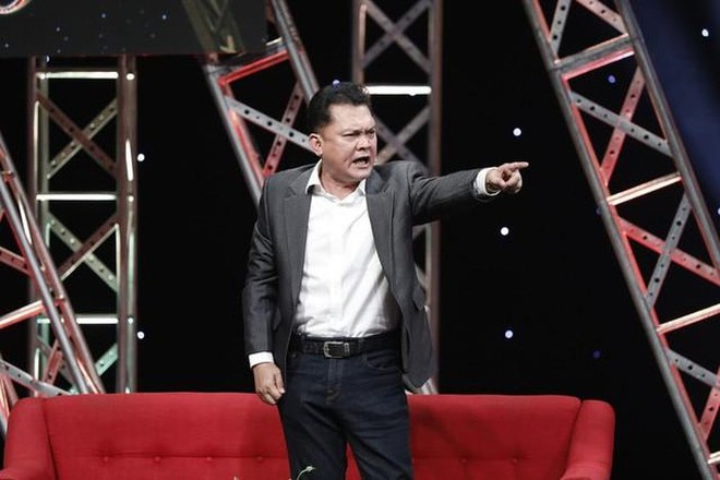 NSƯT Hữu Châu: Tôi vừa diễn phải vừa đi ngang khán giả, bị chửi luôn - Ảnh 3. NSƯT Hữu Châu: Tôi vừa diễn phải vừa đi ngang khán giả, bị chửi luôn - Ảnh 3.