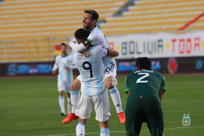 Messi không ghi bàn, Argentina vẫn thoát hiểm nhờ chân sút từng gục ngã tại Mỹ Đình - Ảnh 2. Messi không ghi bàn, Argentina vẫn thoát hiểm nhờ chân sút từng gục ngã tại Mỹ Đình - Ảnh 2.