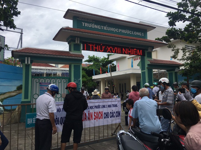 Nha Trang: Lập đoàn kiểm tra trường tiểu học bị tố bớt xén bữa ăn học sinh - Ảnh 1.