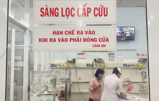 Trưởng khoa Cấp cứu BV Nhi đồng 1 kể lại việc bé gái 5 tuổi tử vong sau khi học theo trò thắt cổ trên YouTube - Ảnh 1.