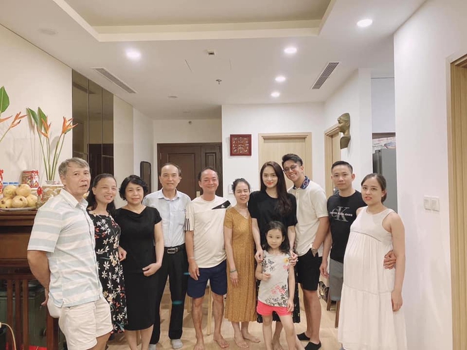 Hoa hậu Hương Giang dẫn bạn trai đại gia về ra mắt bố mẹ - Ảnh 2. Hoa hậu Hương Giang dẫn bạn trai đại gia về ra mắt bố mẹ - Ảnh 2.