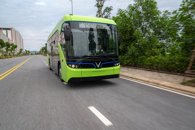 Xe bus điện VinFast: Có wifi miễn phí, màn hình thông tin giải trí, USB sạc điện... - Ảnh 1.