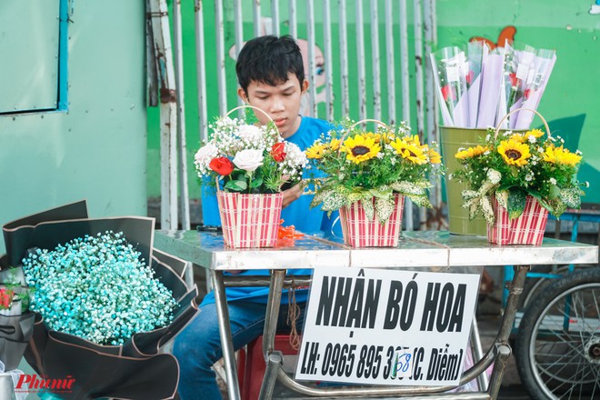 Chợ hoa sỉ lớn nhất Sài Gòn nhộn nhịp khách mua lẻ - Ảnh 7.