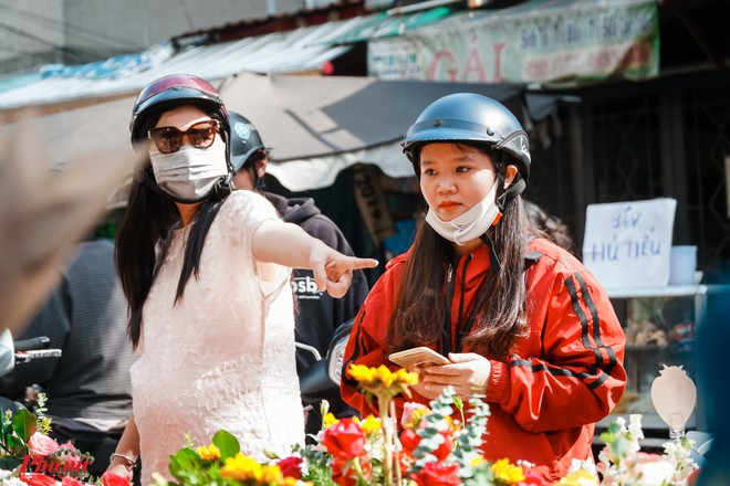 Chợ hoa sỉ lớn nhất Sài Gòn nhộn nhịp khách mua lẻ - Ảnh 10.