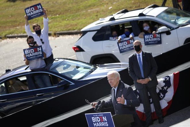 Hai ông Trump - Biden và cách vận động cử tri trái ngược giữa mùa dịch - Ảnh 13.