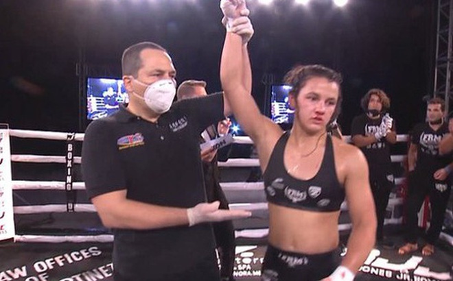 Ái nữ của huyền thoại Frank Mir có màn ra mắt MMA ấn tượng, đánh bại đối thủ có số tuổi nhiều gấp đôi Ái nữ của huyền thoại Frank Mir có màn ra mắt MMA ấn tượng, đánh bại đối thủ có số tuổi nhiều gấp đôi