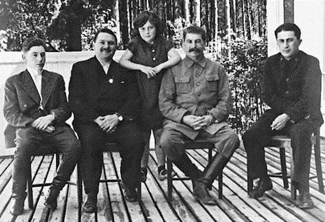 Cuộc trao đổi không mặc cả đem Thống chế lấy 1 binh sĩ: Lý do Stalin không cứu con mình? - Ảnh 1.