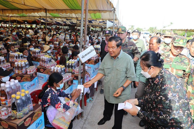Lô xe quân sự Trung Quốc ra quân ở Campuchia: Ông Hun Sen hết lời ca ngợi, lần đầu hé lộ 1 thông tin - Ảnh 1.