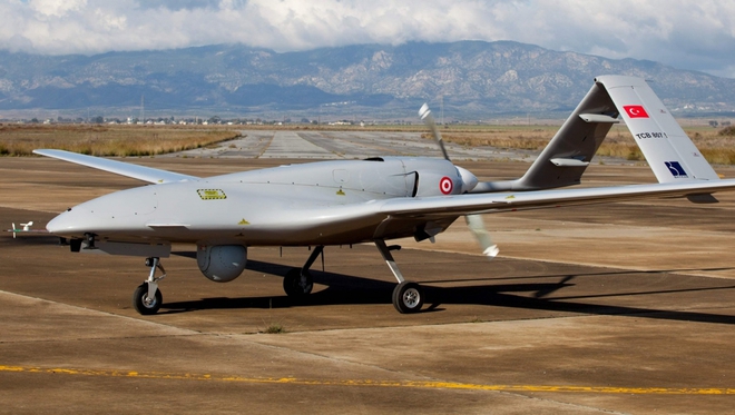 Cận cảnh UAV sát thủ Bayraktar TB2 do Thổ Nhĩ Kỳ sản xuất và được sử dụng ở Karabakh - Ảnh 2.