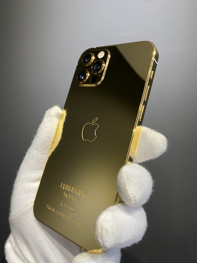 Tiết lộ của người đầu tiên mạ vàng iPhone 12 Pro, giá 106 triệu đồng - Ảnh 1.