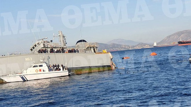 Tàu quét mìn của Hải quân Hy Lạp bị cắt làm đôi khi va chạm với tàu chở hàng  - Ảnh 3.