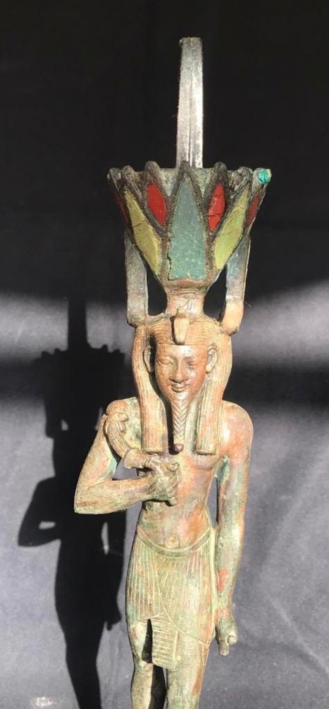 Ai Cập khai quật tượng của Thần Nefertum tại vùng Saqqara - Ảnh 1.