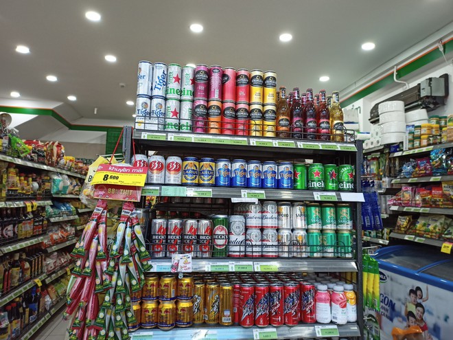 Bán rượu, bia cho trẻ dưới 18 tuổi mua hộ ba, mẹ, chủ cửa hàng vẫn bị xử phạt đến 1 triệu đồng? - Ảnh 1. Bán rượu, bia cho trẻ dưới 18 tuổi mua hộ ba, mẹ, chủ cửa hàng vẫn bị xử phạt đến 1 triệu đồng? - Ảnh 1.