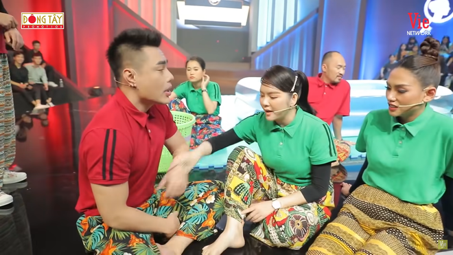 Lý Nhã Kỳ bị đàn em nói: Chị ăn mặc kiểu gì hèn hạ vậy - Ảnh 3. Lý Nhã Kỳ bị đàn em nói: Chị ăn mặc kiểu gì hèn hạ vậy - Ảnh 3.