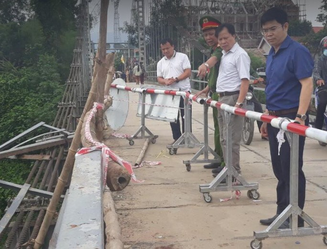 Ôtô tông xe máy lao xuống sông 5 người chết: Phó Thủ tướng chỉ đạo làm rõ - Ảnh 1.