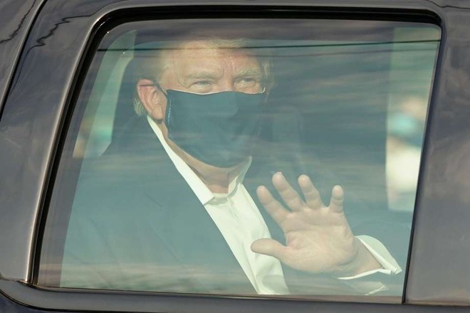 Tổng thống Trump được dùng thuốc dành cho bệnh nhân COVID-19 nặng: Dấu hiệu đáng lo ngại? - Ảnh 3. Tổng thống Trump được dùng thuốc dành cho bệnh nhân COVID-19 nặng: Dấu hiệu đáng lo ngại? - Ảnh 3.