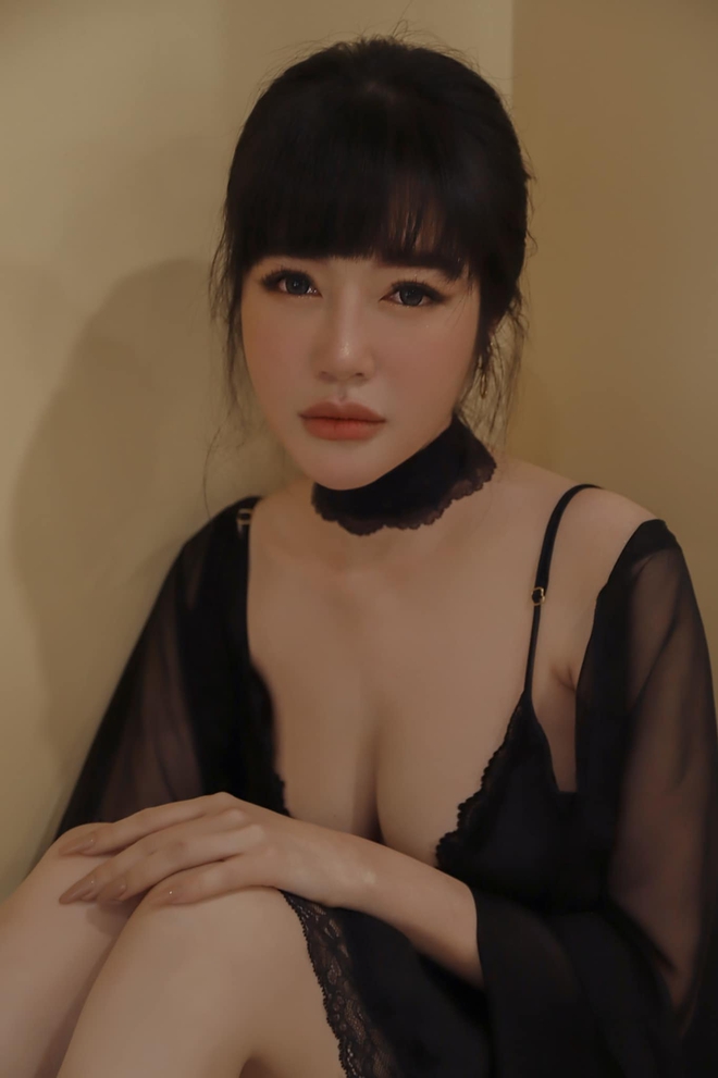 Elly Trần diện trang phục nóng bỏng, khó thể rời mắt - Ảnh 3. Elly Trần diện trang phục nóng bỏng, khó thể rời mắt - Ảnh 3.